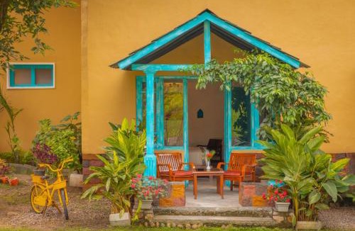 Sidhpur Hotel | Tree of Life Birdsong Chalets, Dharamshala