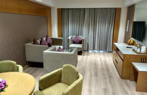 Jhansi Hotel | Nataraj Sarovar Portico