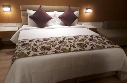 Jhansi Hotel | Nataraj Sarovar Portico
