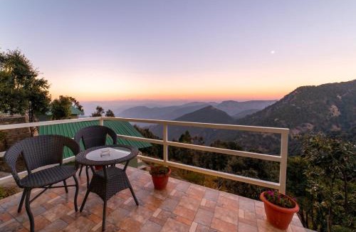 Nainital Hostel | Zostel Plus Nainital, 1 km Jungle Hike
