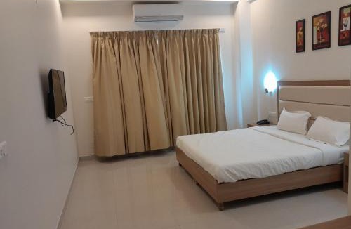 DLF Phase 5 Hotel | Hotel The Luxem