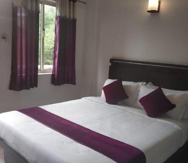 Munnar Bed & Breakfast | Landy Queen