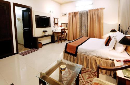 Civil Lines Hotel | Hotel Yatrik