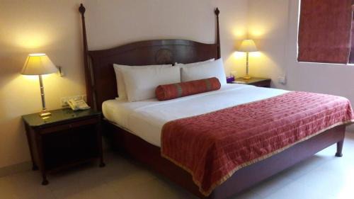 Khajuraho Hotel | The Lalit Traveller Khajuraho