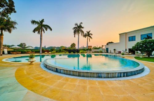 Khajuraho Hotel | The Lalit Traveller Khajuraho