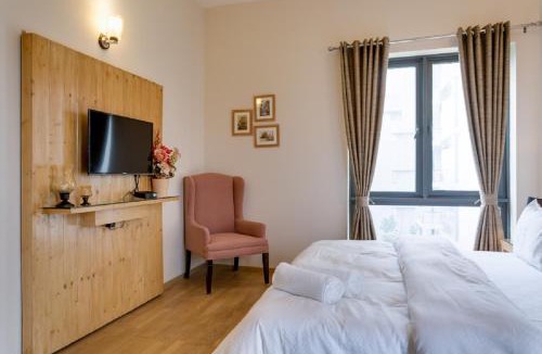 Sector 58 Apartment | Cozy 2BHK Apartment with highspeed WiFi and private kitchen near Golf Course Road, Gurgaon