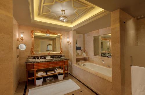New Delhi Hotel | The Leela Palace New Delhi
