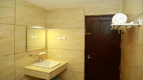 Vadakara Hotel | GAYATHRI HOTELS