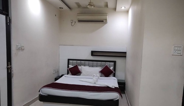 Hotel Samrat