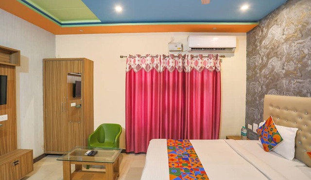 Fabhotel Kriti Green