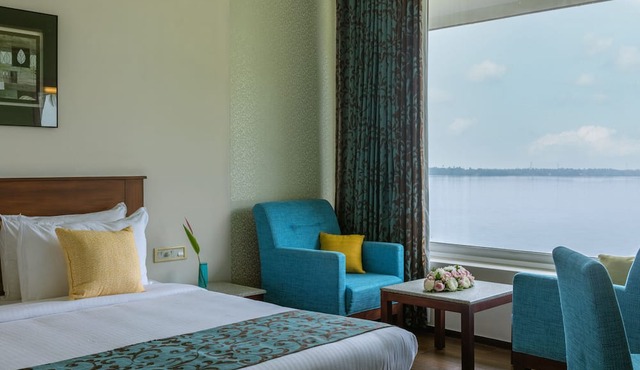 BLUSALZ MANOR Waters Edge Kochi