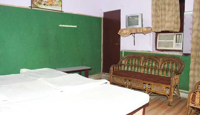 Hotel Raj Bed & Breakfast