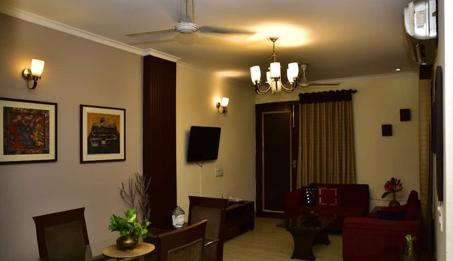 Woodpecker - 2 Bedroom Service Apartment