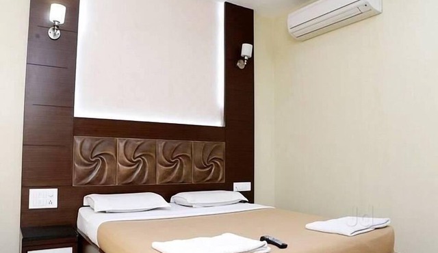 Iroomz Vaishali Residency
