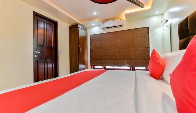 OYO 23063 Luxury Meghavarsham 5BHK