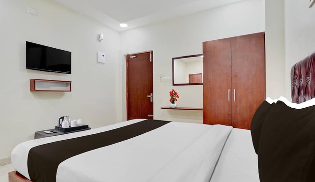 Deluxe With Twin Bedthe Paradise Guest inn in Nellore