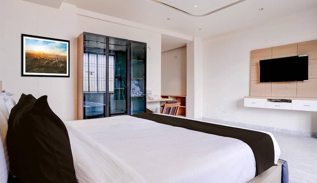 Premium Hotel Aditya Inn