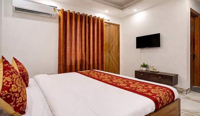 Mauryan Elite Hotel Ignou Road