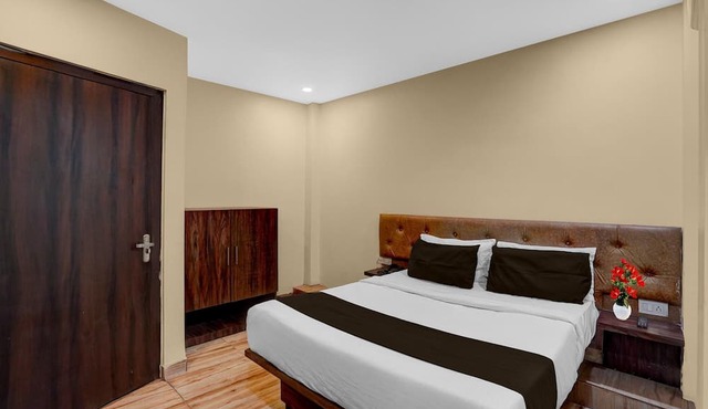 Townhouse Z Square Mall