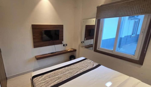 The Monark Inn