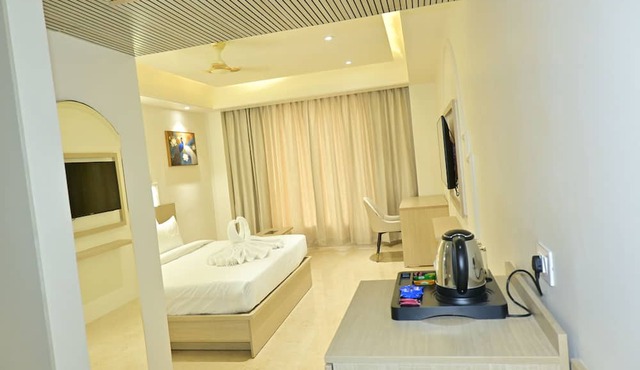 Simran Sarovar Hotel