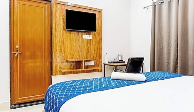 Hotel Navneeta Grand Varanasi