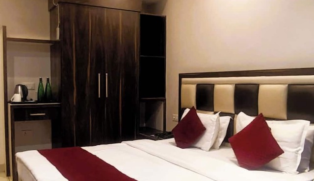 Hotel President Chintpurni