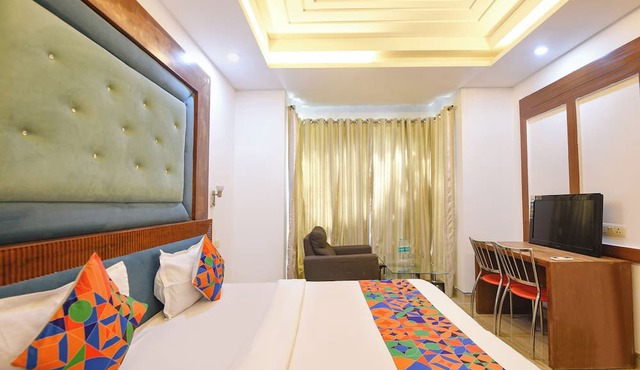 Fabhotel Small Town
