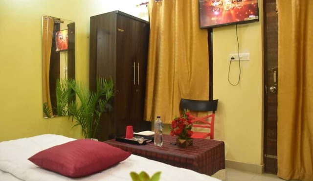Lucknow Luxury Hotel And Restaurant