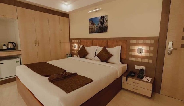 BIGWIG HOTEL