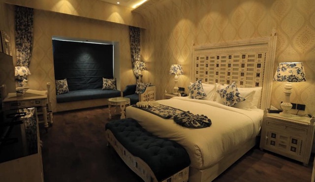 THE ROYAL VENETIAN