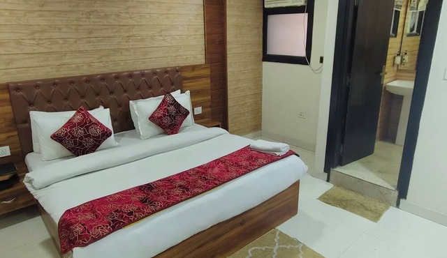 Hotel Gloab Residency Near Delhi Airport