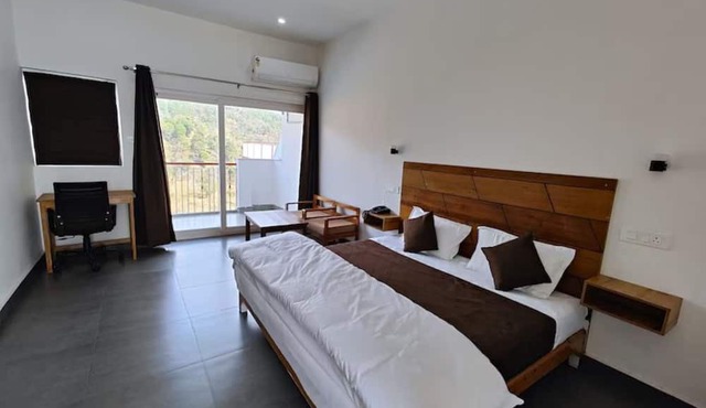 Goroomgo Bagora Heights Palampur