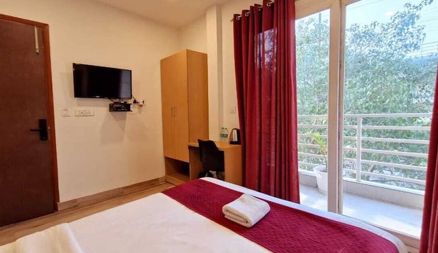 Hotel Silver Saffron Peeragarhi