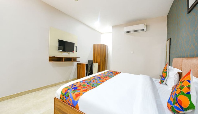 Fabhotel Moon Lite