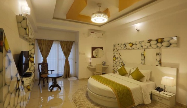 Premier Suites Business Hotel