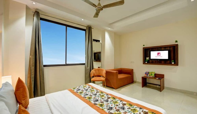 Qotel Hotel AT Residency Kaushambi