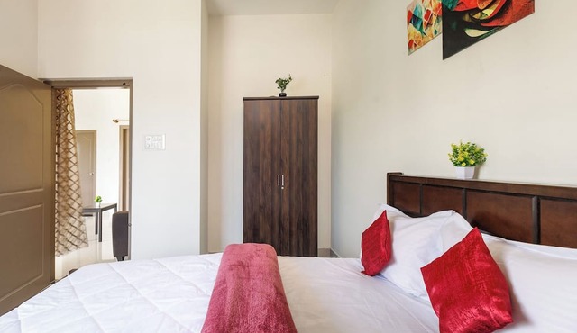 Jhilmil Pool Villa by Stayjade 2bhk Lawn Pool in Hosur