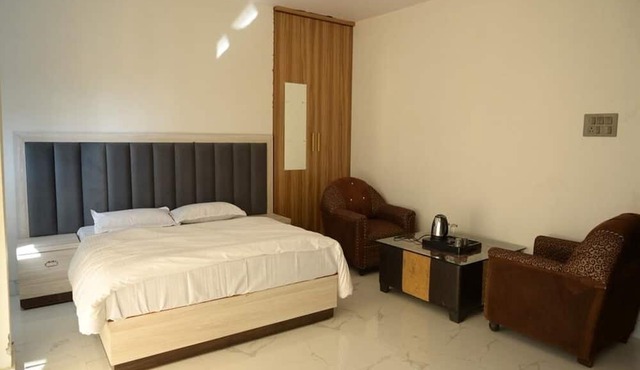 Hotel Deep Khirsu