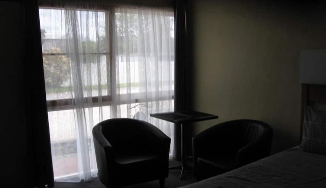 DARLOT MOTOR INN in Horsham