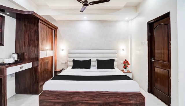 Deluxe Natraj Inn Near Sgpgi