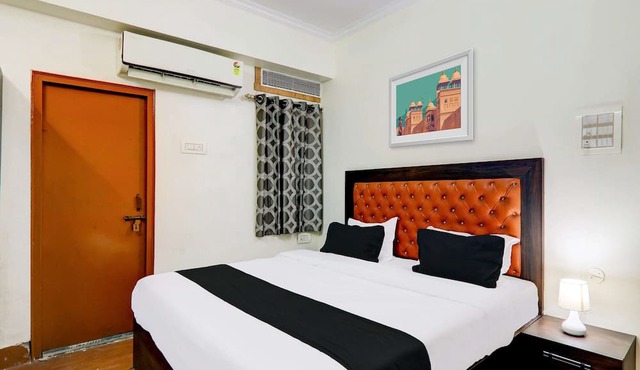Premium Collection O Alambagh BM Palace