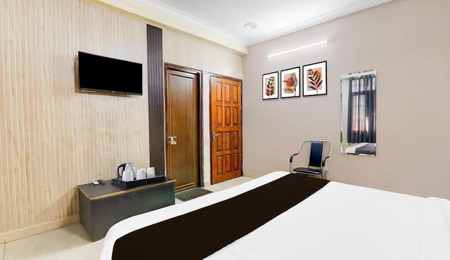 Super Deluxe Room Sharda Nagar Lucknow