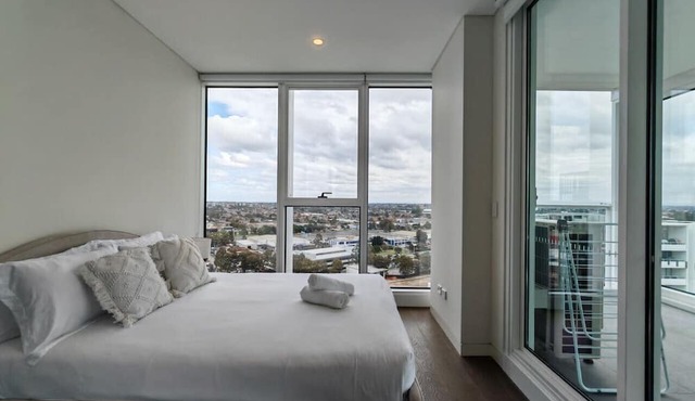 Charming 2 bedroom APT overlooking Accor Stadium in Lidcombe