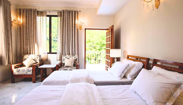 Luxurious Italian Family House: 3 Large Ensuite-Bedrooms With Private Balconies