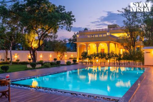 StayVista at Raila Bagh with Pool, Mountain View