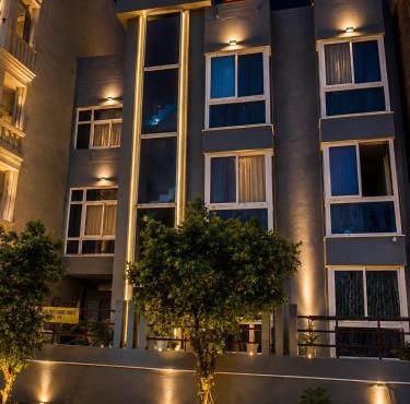 The White Casa Front Executive Stay - Near HUDA City Centre