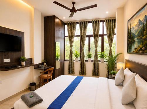 The White Casa Premium 1RK 201 Near Medanta Hospital