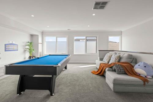 StayAU Contemporary 5BRM Families Home Point Cook in Point Cook
