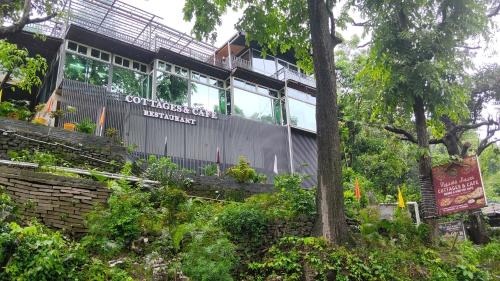 Cottages & Cafe